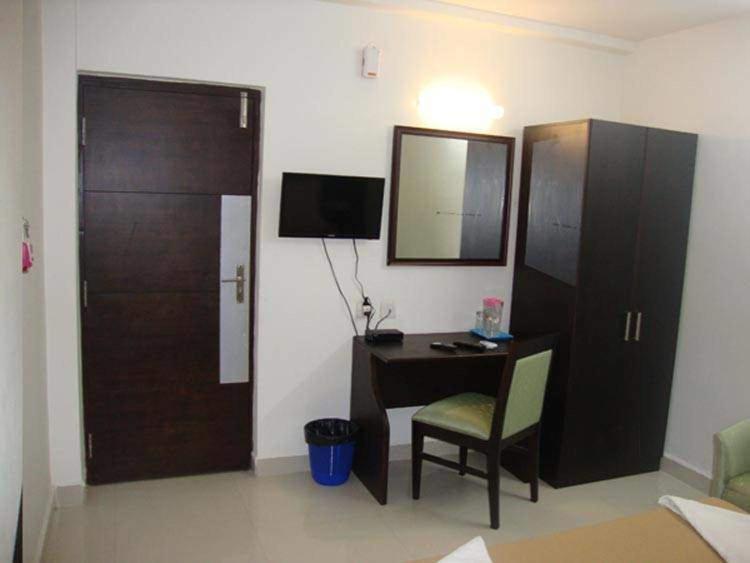 Seaqueen Residency Hotel Chennai Exterior photo