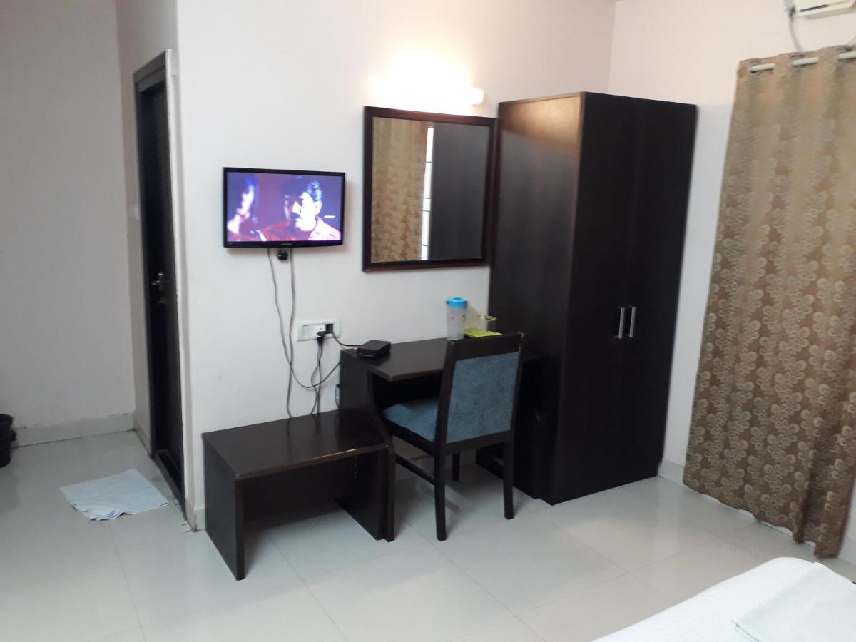 Seaqueen Residency Hotel Chennai Exterior photo